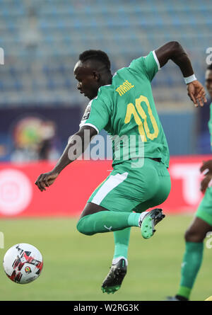 Kairo, Ägypten. 10. Juli 2019. Der senegalesischen Sadi Mähne in Aktion während der 2019 Afrika Cup von Quartal Nationen letzte Fußballspiel zwischen Senegal und Benin am 30. Juni Stadion. Credit: Omar Zoheiry/dpa/Alamy leben Nachrichten Stockfoto