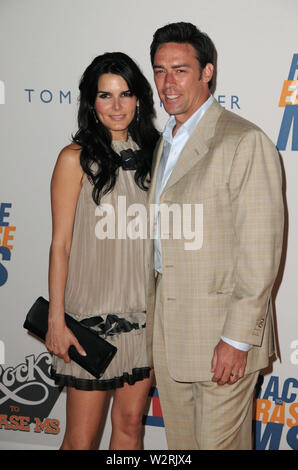 Angie Harmon & Ehemann Jason Sehorn 2009 Foto von Russell EInhorn/CelebrityArchaeology.com Stockfoto