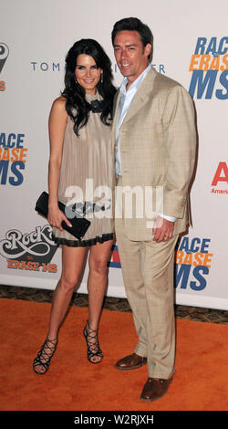 Angie Harmon & Ehemann Jason Sehorn 2009 Foto von Russell EInhorn/CelebrityArchaeology.com Stockfoto