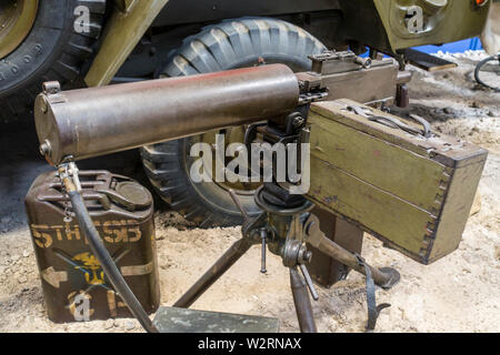 Weltkrieg zwei wassergekühlte M 1917 A1/M 1917 A1 Maschine Browning Pistole auf Stativ montiert sind, durch die Streitkräfte der Vereinigten Staaten während des zweiten Weltkriegs verwendet Stockfoto