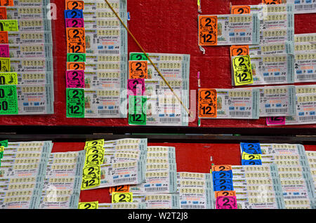 Bangkok, Thailand - 17. Januar 2019: Lottery tickets zum Verkauf in der Nähe von ploenchit BTS Skytrain Station angezeigt Stockfoto