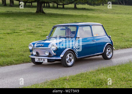 1994 90s Blue Austin Mini 3 door ; Vintage klassisch restaurierte historische Fahrzeuge Autos Ankunft auf der Leighton Hall Auto Show in Carnforth, Lancaster, UK Stockfoto