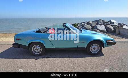 Classic Silver Triumph TR7 Motor Auto geparkt auf der Strandpromenade. Stockfoto