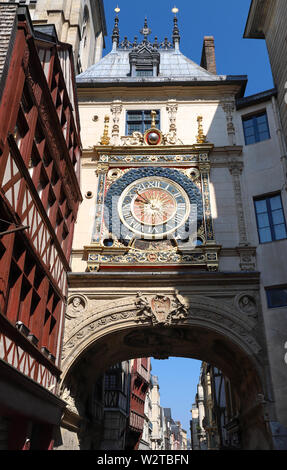 Uhr in der Rue du Gros-Horloge, Rouen, Haute-Normandy, Frankreich Stockfoto