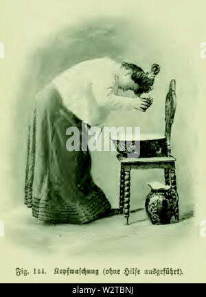 Die Frau als Hausärztin (1911) 144 Kopfwaschung Stockfoto