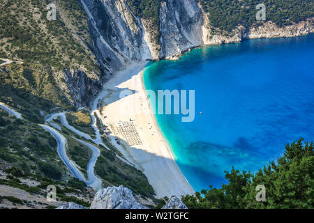 Berühmten Strand Mirtos auf der Insel Kefalonia, einem der idyllischsten Strände der griechischen Inseln. Stockfoto