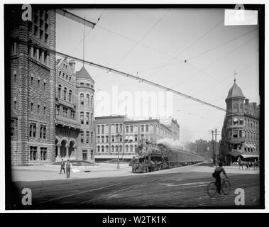 Empire State Express (New York Central Railroad), die durch Washington Street, Syracuse, NY Stockfoto