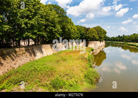 Wall und Graben um die Stadt Ieper, Belgien Stockfoto