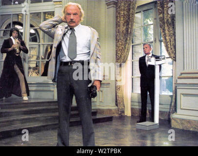 Der Himmel kann warten 1978 Paramount Pictures Film mit Charles Grodin center und James Mason auf der rechten Seite Stockfoto