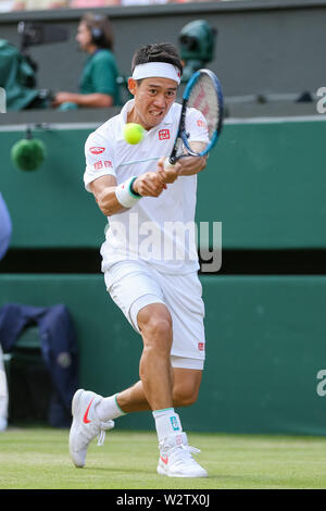 Wimbledon, UK. 10. Juli 2019. Kei Nishikori von Japan während der Herren Einzel Viertelfinale von Wimbledon Lawn Tennis Championships gegen Roger Federer der Schweiz bei der All England Lawn Tennis und Croquet Club in London, England am 10. Juli 2019. Quelle: LBA/Alamy leben Nachrichten Stockfoto