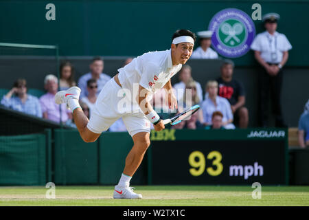 Wimbledon, UK. 10. Juli 2019. Kei Nishikori von Japan während der Herren Einzel Viertelfinale von Wimbledon Lawn Tennis Championships gegen Roger Federer der Schweiz bei der All England Lawn Tennis und Croquet Club in London, England am 10. Juli 2019. Quelle: LBA/Alamy leben Nachrichten Stockfoto