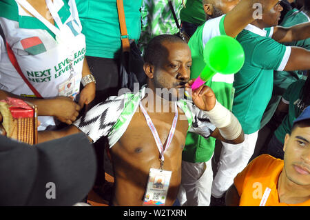 Kairo, Ägypten. 10. Juli 2019. Unterstützer von Nigeria Nigeria vs Südafrika. Insgesamt Afrika Cup der Nationen Ägypten 2019 im International Stadium von Kairo. Foto: Chokri Mahjoub Credit: Chokri Mahjoub/ZUMA Draht/Alamy leben Nachrichten Stockfoto