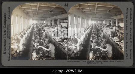 Allgemeine Ansicht näherei - Große Schuhfabrik, Syracuse, NY, von Keystone View Company Stockfoto