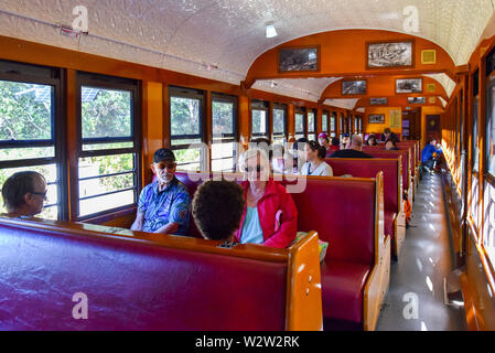 Passagiere, die Kuranda Scenic Train-Fahrt, Australien Stockfoto