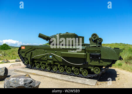 Charlie 1 Churchill AVRE MK IV Tank am Juno Beach, der zweite Weltkrieg D-Day Memorial, Graye-sur-Mer, Normandie, Frankreich. Stockfoto