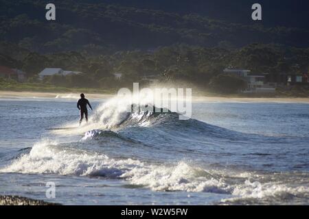 Surfen aus Bellambi Punkt Australien Stockfoto
