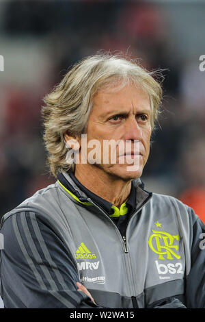 Brasilien. 10. Juli 2019. Trainer Jorge Jesus von Flamengo während einem Spiel zwischen Atlético Paranaense und Flamengo durch den Cup Brasilien in der Arena da baixada Stadion in Curitiba am Mittwoch (10) Credit: Geraldo Bubniak/ZUMA Draht/Alamy leben Nachrichten Stockfoto