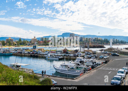 Wollongong, NSW, Australia-June 10, 2019: die Menschen genießen die langen Wochenende in Wollongong, der drittgrößten Stadt von NSW, zum Fallschirmspringen bekannt, Galerien Stockfoto