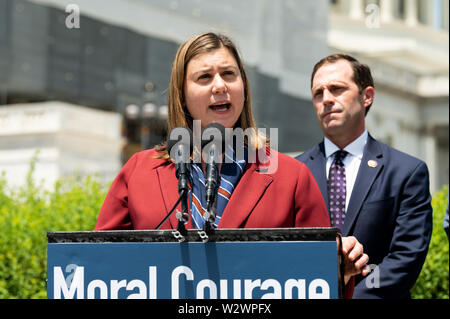 Washington, United States. 10. Juli 2019. Us-Vertreter Elissa Slotkin (D-MI) für Aufnahme von Haus Änderungsantrag Nr. 270 in der National Defense Authorization Act (Ndaa) zur Verhinderung von Krieg mit dem Iran, dem Kapitol in Washington, DC am 10. Juli 2019. Credit: SOPA Images Limited/Alamy leben Nachrichten Stockfoto