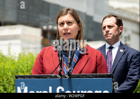 Washington, United States. 10. Juli 2019. Us-Vertreter Elissa Slotkin (D-MI) für Aufnahme von Haus Änderungsantrag Nr. 270 in der National Defense Authorization Act (Ndaa) zur Verhinderung von Krieg mit dem Iran, dem Kapitol in Washington, DC am 10. Juli 2019. Credit: SOPA Images Limited/Alamy leben Nachrichten Stockfoto