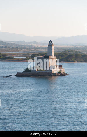 Ein Blick auf den Leuchtturm in Olbia Golf auf dem Sunset Stunde Stockfoto