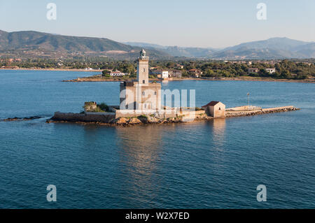 Ein Blick auf den Leuchtturm in Olbia Golf auf dem Sunset Stunde Stockfoto