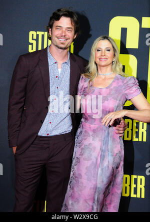 Los Angeles, Kalifornien, USA, 10. Juli 2019 Schauspieler Christopher Backus und Schauspielerin Mira Sorvino besuchen Twentieth Century Fox's Knolle" Premiere am 10. Juli 2019 im Regal Cinemas L.A. Leben in Los Angeles, Kalifornien, USA. Foto von Barry King/Alamy leben Nachrichten Stockfoto