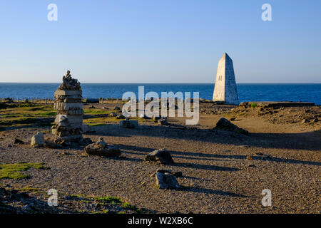 Trinity House Obelisk markiert die Spitze von Portland Bill Dorset England Stockfoto