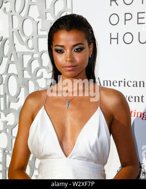 Beverly Hills, Kalifornien, USA. 10. Juli 2019. Ella Balinska besucht die Amerikanischen Freunde von Covent Garden 50-Jahr-Feier bei Jean-Georges - Beverly Hills am Juli 10, 2019 in Beverly Hills, Kalifornien. Foto: imageSPACE/MediaPunch Stockfoto