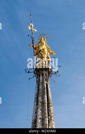 Italien, Lombardei, Mailand, Duomo Kathedrale, der Madonnina Statue Stockfoto