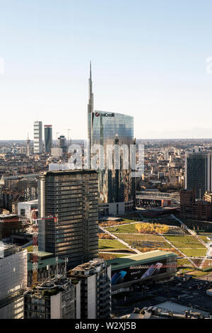 Italien, Lombardei, Mailand, Stadtbild mit Unicredit Turm aus dem Belvedere Enzo Jannacci in der Pirelli Wolkenkratzer Stockfoto