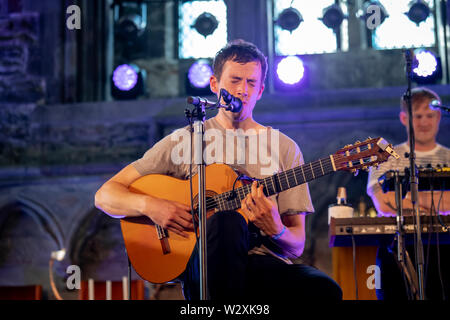 Bergen, Norwegen - Juni 13., 2019. Der englische Sänger und Songwriter Charlie Cunningham führt ein Live Konzert während der norwegischen Musik Festival Bergenfest 2019 in Bergen. (Foto: Gonzales Foto - Jarle H. Moe). Stockfoto