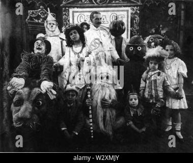 L Frank Baum und Zeichen in der Fairylogue und Radio-Plays 1908 Stockfoto