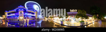 Bangkok, Thailand - 3 Juli, 2019: 360 Panorama The Haunted House im Vergnügungspark in der Nacht von ASIATIQUE SUN der Riverfront Shopping Mall Stockfoto