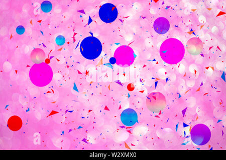 Zusammenfassung Hintergrund mit Kugeln. Bunte Bubbles auf rosa Hintergrund mit Bokeh defokussierten Lichter und Schatten. Stockfoto