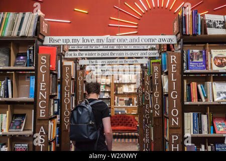 Die Bibliothek Barter Books in Alnwick, Northumberland, England, Großbritannien Stockfoto