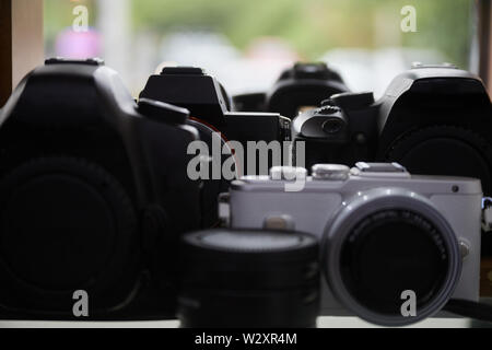 Blick auf viele Arten der digitalen Kamera Stockfoto