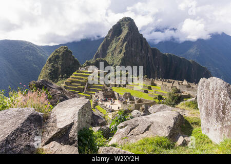 Rock Steinbruch - Machu Picchu Machu Picchu Zitadelle aus dem Felsen Steinbruch, Peru, Südamerika gesehen. Stockfoto