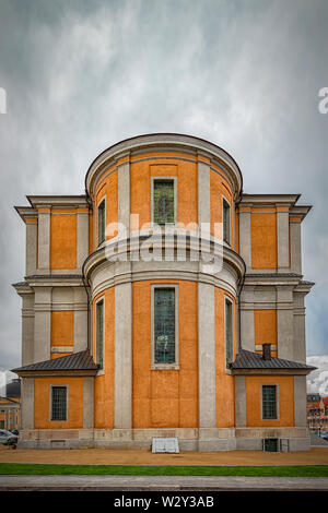 Die Fredrik Kirche ist in Karlskrona, Blekinge, Südschweden. Am Stortorget, dem Hauptplatz der Stadt entfernt. Stockfoto