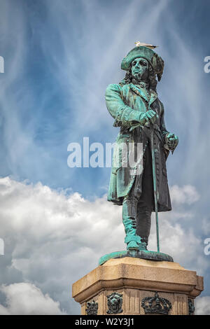 Die Statue der Städte Gründer Karl XI war der erste offizielle Statue in Karlskrona und wurde von König Oscar II. Am 4. Oktober 1897 eingeweiht. Stockfoto