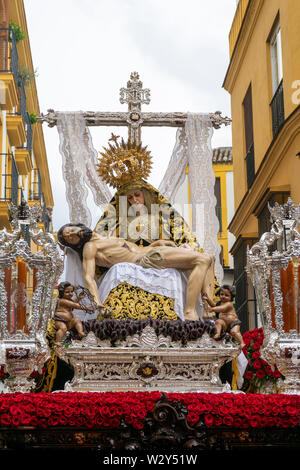 Bruderschaft der Serviten, Semana Santa in Sevilla Stockfoto