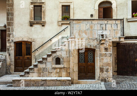 Alte Architekturen in Pescocostanzo. Region Abruzzen, Italien, Europa Stockfoto