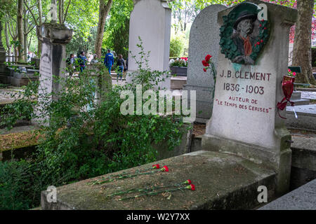 Paris, Frankreich, 28. Mai 2019: Das Grab von Jean Baptiste Clement auf dem Friedhof Pere Lachaise. Stockfoto