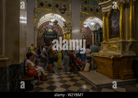 Im Inneren der Kapelle, wo die Ikone der Schwarzen Madonna von Tschenstochau, Polen 2018. Stockfoto