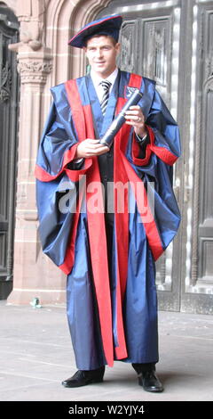 Liverpool, Großbritannien, Steven Gerrard bekommt Grad an der Liverpool John Moores University credit Ian Fairbrother/Alamy Stockfotos Stockfoto