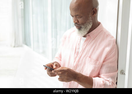 Mann mit smartphone Stockfoto