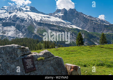 Landschaft zwischen Oeschinensee Bergstation Oeschinensee See, Kandersteg, Berner Oberland, Kanton Bern, Schweiz, Europa Stockfoto