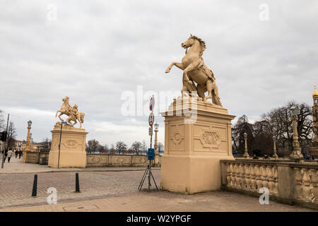 Schwerin, Deutschland. Eingang mit Pferd, Statuen, die Schweriner Schloss Palast (Schweriner Schloss), ein Weltkulturerbe Stockfoto