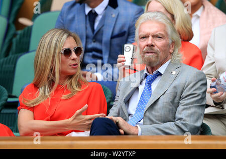 Sir Richard Branson in der königsloge an Tag 10 der Wimbledon Championships in der All England Lawn Tennis und Croquet Club, Wimbledon. Stockfoto