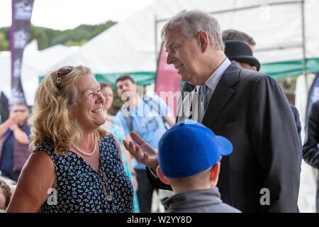 Harrogate. Vereinigtes Königreich. 11. Juli 2019. Seine Königliche Hoheit, der Herzog von York in der Großen Yorkshire zeigen. Gespräche zu gewinnen Schäferin Lenice Bell von Todhill Shetlandinseln über ihre Schafe. Kredit Elli Birke/SIP-Foto Agentur/Alamy leben Nachrichten. Stockfoto